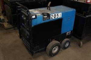 lot 7 image: Miller Trailblazer 302 CCCV ACDC Welder - 11000 Watt Generator