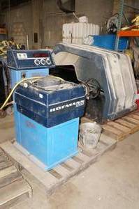 lot 13 image: Hofmann 1200 Tire Balancer with Bucket of Weights