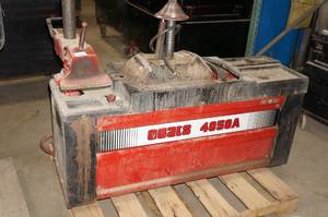 lot 12 image: Coats 4050A Tire Changing Machine