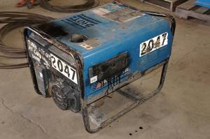 lot 8 image: Miller Blue Star 185 CC DC Welder - 6000 Watt Generator