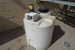 lot 47 image: 40 Gallon Liquid Tank with Pump