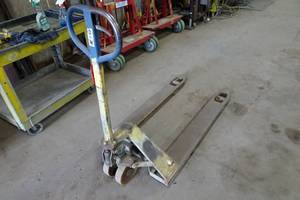 lot 69 image: Pallet Jack
