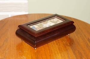 Small Musical Jewelry Box with Earrings