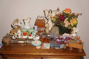 Decorative Collectibles - Precious Moments, Salt and Pepper