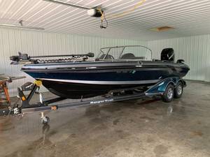 lot 3 image: 2013 Ranger 621VS 21 Boat - 300 HP Mercury 4 Stroke - Very Low Hours