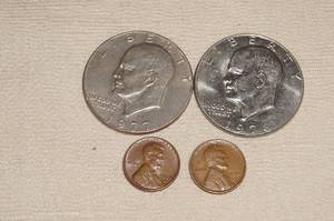 lot 12 image: 2 Eisenhower Dollars, 2 Wheat Pennies