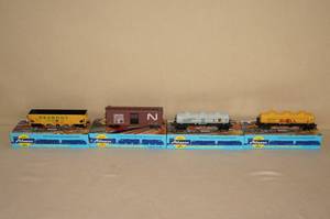 lot 101 image: 4 Athern Model Train Cars