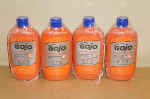lot 132 image: 4 Bottles of Gojo Natural Orange Pumice Hand Cleaner