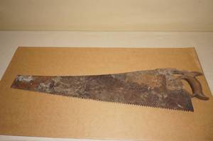 lot 145 image: Antique Disston D-8 with Thumb Hole 28 Rip Cut Hand Saw