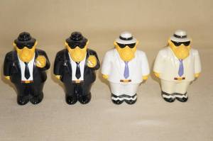 lot 175 image: Vintage Joe Camel Salt and Pepper Shakers