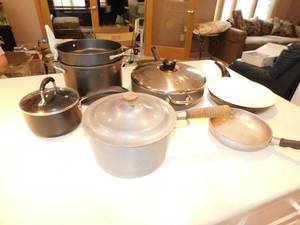 lot 10 image: Kettles, Lids & Fry Pans