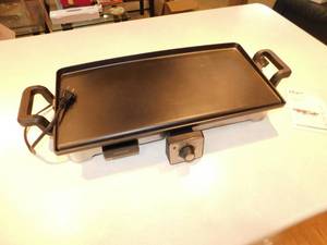 lot 12 image: Oster Electric Removable Griddle with Manual