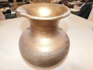 lot 24 image: Horizon Vase or Urn