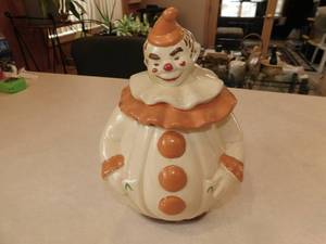 lot 30 image: Vintage Pan American Arts Clown Cookie Jar
