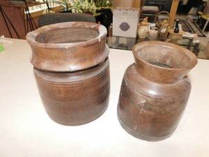 lot 31 image: 2 Wood Vases