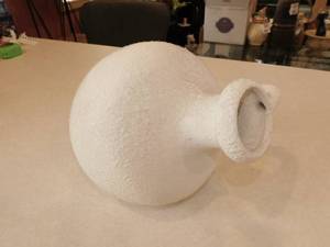 lot 34 image: White Pottery Vase