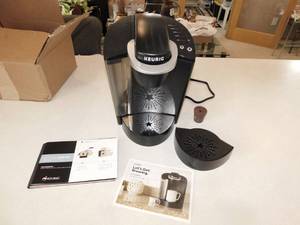 lot 44 image: Keurig Coffee Maker with Manual