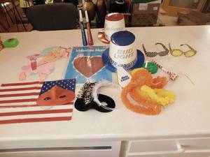 lot 50 image: Party Items