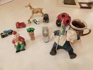 lot 51 image: Lot of Knick Knacks
