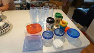 lot 2 image: Plastic Housewares