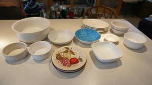 lot 4 image: Ceramic Bowls & Dishes