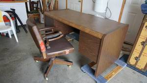 lot 95 image: Office Desk & Chair