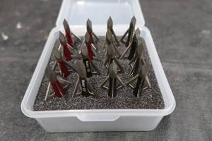 lot 19 image: BROADHEADS