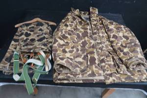 lot 41 image: JACKET N PANTS HUNTING COMBO