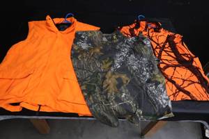 lot 54 image: HUNTING CLOTHES