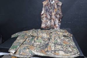 lot 60 image: HUNTING CLOTHES