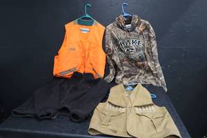 lot 62 image: HUNTING CLOTHES