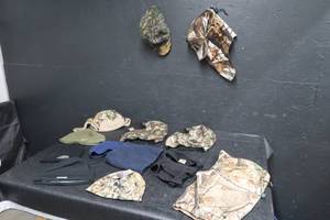 lot 76 image: HUNTING HATS