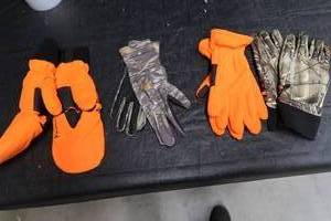 lot 96 image: HUNTING GLOVES