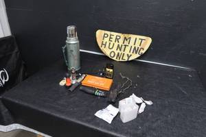 lot 110 image: HUNTERS KIT