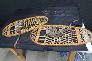 lot 118 image: SNOW SHOES