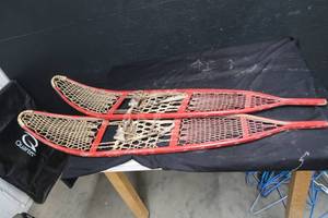 lot 119 image: SNOW SHOES