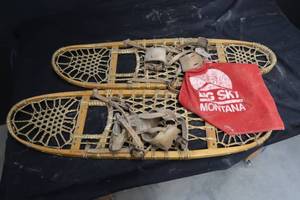 lot 120 image: SNOW SHOES