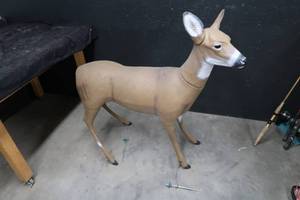 lot 122 image: HUNTING DECOY