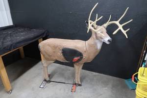 lot 123 image: HUNTING DECOY