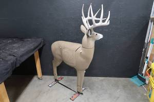 lot 124 image: HUNTING DECOY