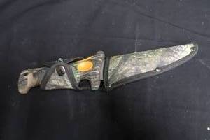 lot 130 image: HUNTING KNIFE