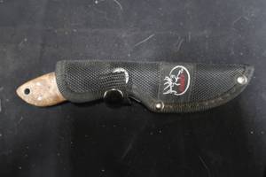 lot 147 image: HUNTING KNIFE