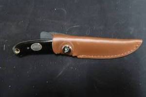 lot 148 image: HUNTING KNIFE