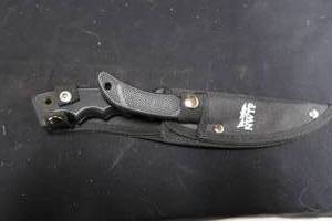 lot 150 image: HUNTING KNIVES