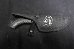 lot 151 image: HUNTING KNIFE