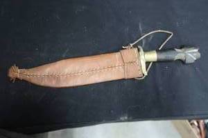 lot 161 image: VINTAGE KNIFE