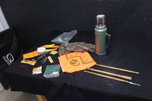 lot 191 image: HUNTERS KIT