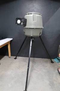 lot 198 image: DEER FEEDER STAND