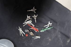 lot 201 image: HUNTING GEAR