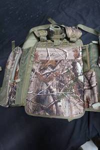 lot 5 image: CAMO HUNTING BACKPACK